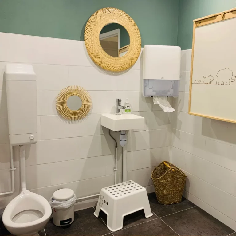 toilettes enfants table à langer nantes restaurant
